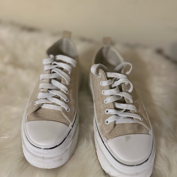 Beautiful shoes for women - Picture 3 of 4